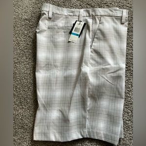 NWT- men’s Chaps Golf Shorts size 36